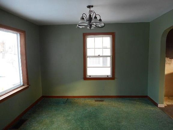 3rd image of 3313 Auburn St