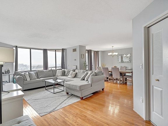 5th image of 728 Harmon Cove Tower #728