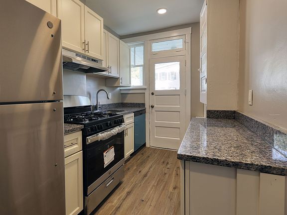 3rd image of 62-68 Dewey St #62