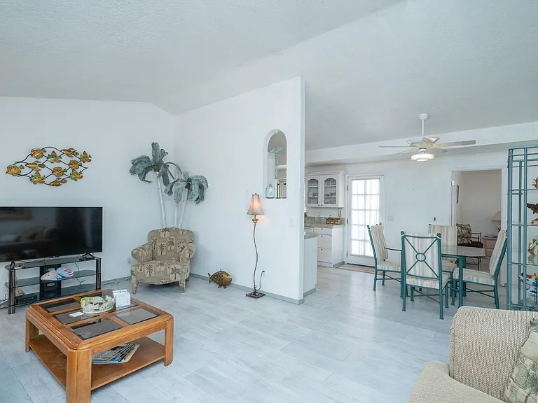 3910 Coral Reef Dr — Photo 5