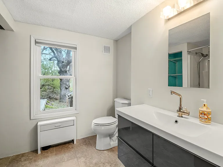 3821 Foss Rd #3 — Photo 8