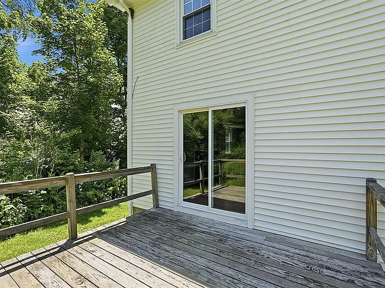 1107 N Pleasant St — Photo 28