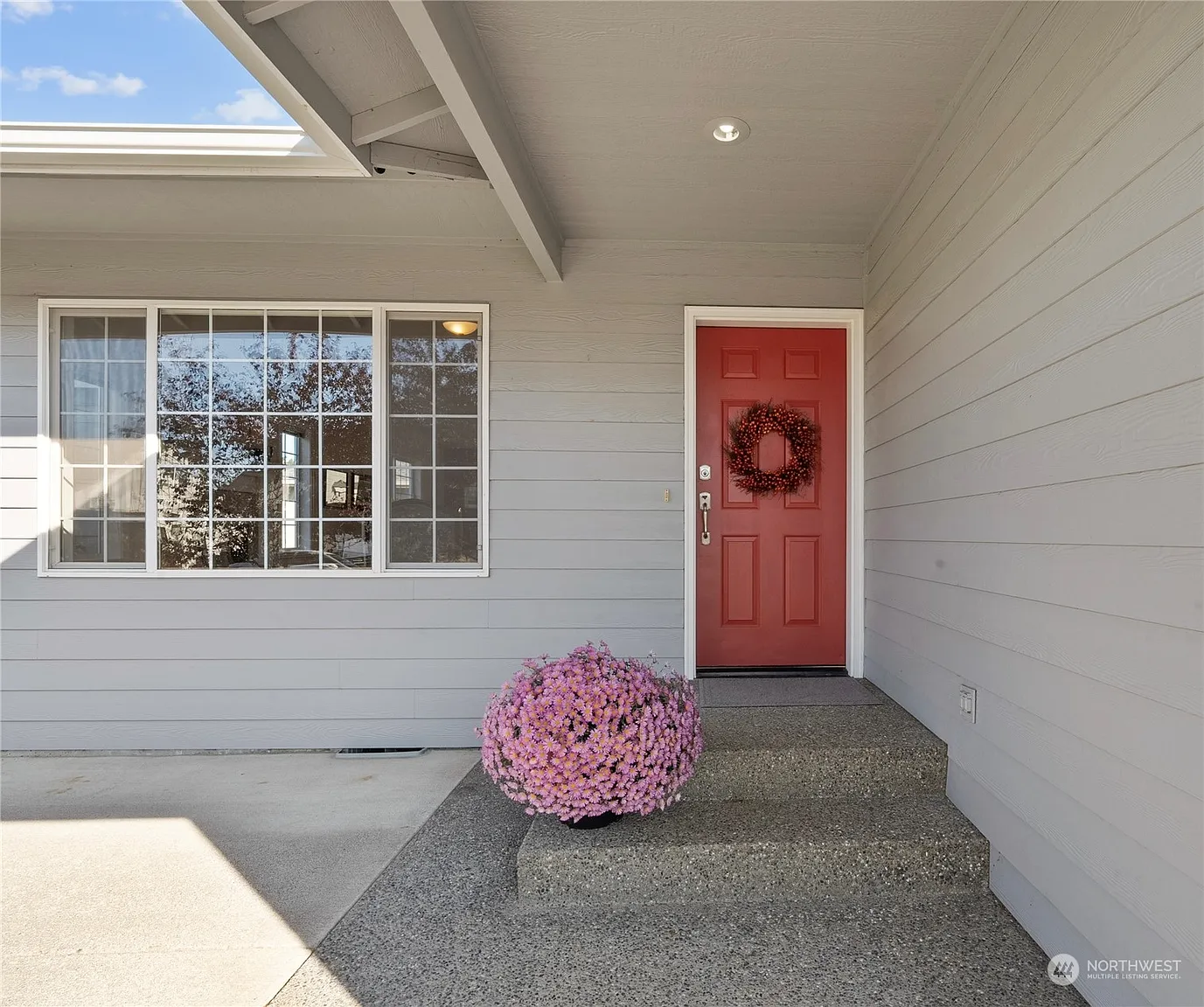 2123 Meadows Lane photo 1