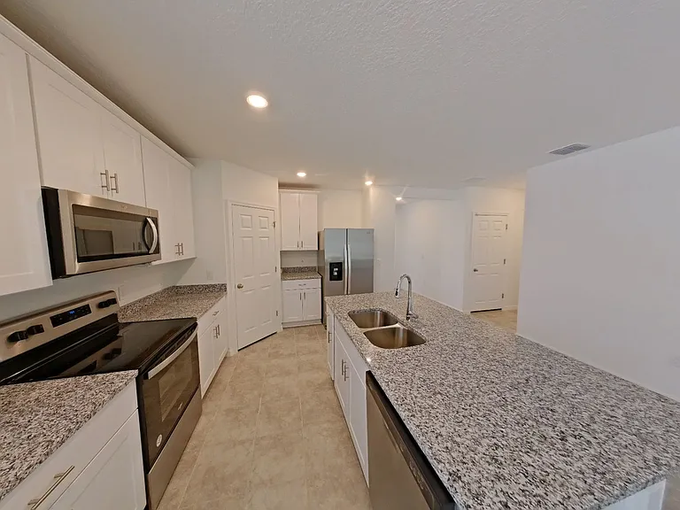2404 White Tail St — Photo 5