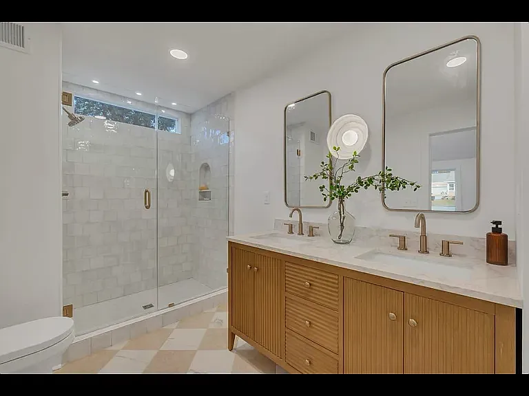 2020 Jones Cir — Photo 9