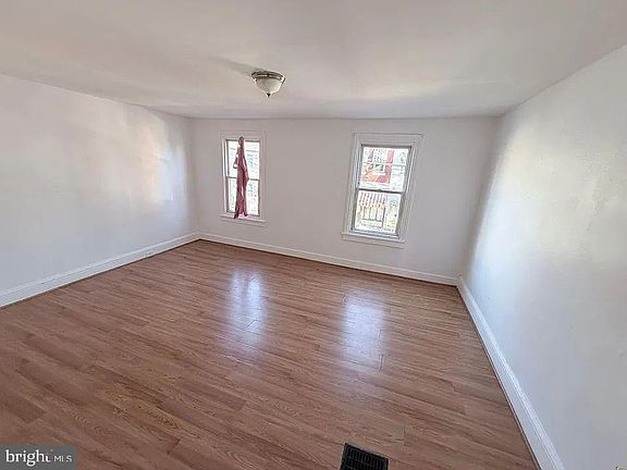 4th image of 415 Hudson St #1