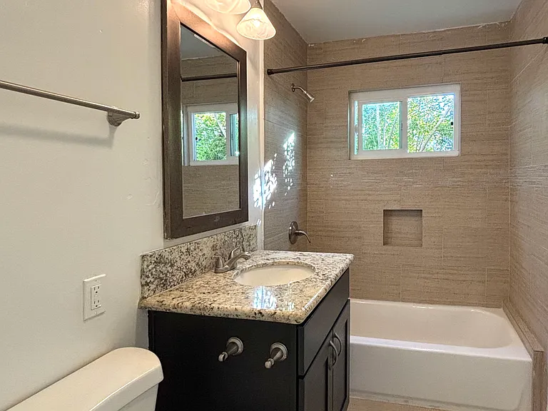 Full bath off hallway