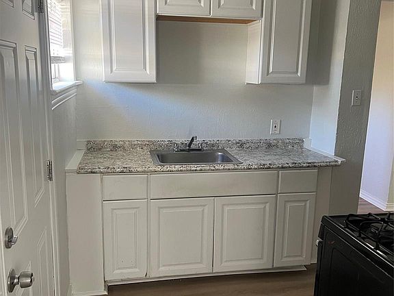 4th image of 4113 McCart Ave