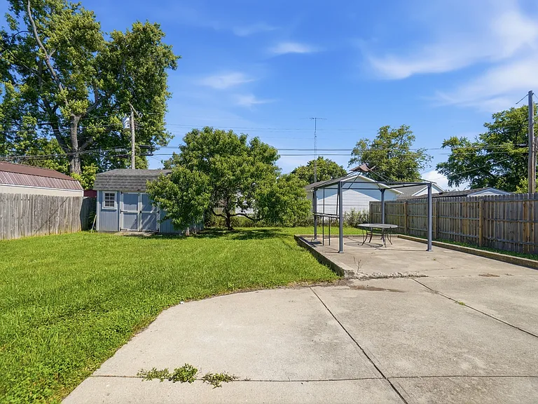 245 Fitchland Dr — Photo 6