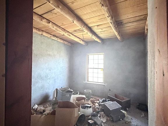 5th image of 725 W Savannah Rd