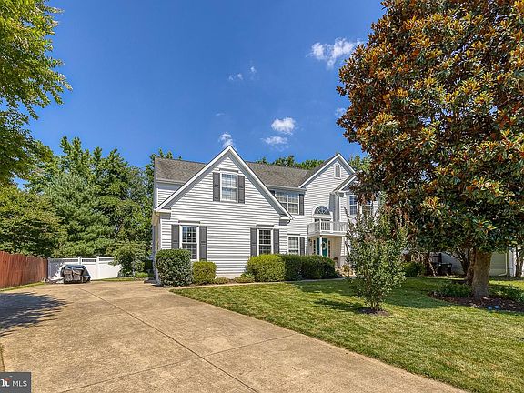 3rd image of 20 Scotland Cir