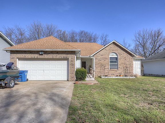 2nd image of 1206 Douglas Court