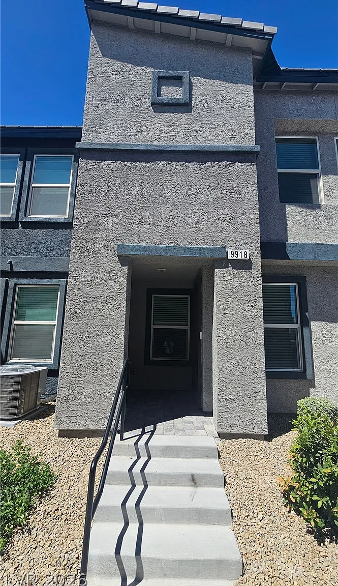 3 bed, 2.5 bath, 1412 sqft, $1,740 — Photo 2