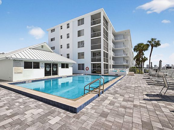 5th image of 108 Paradise Harbour Boulevard #305