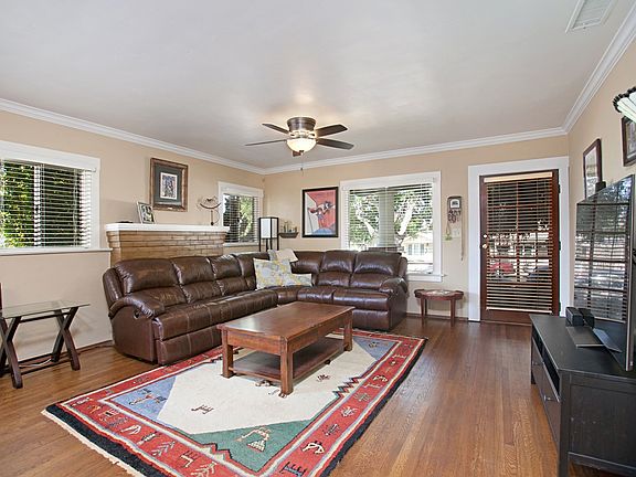 5th image of 3621 Texas St