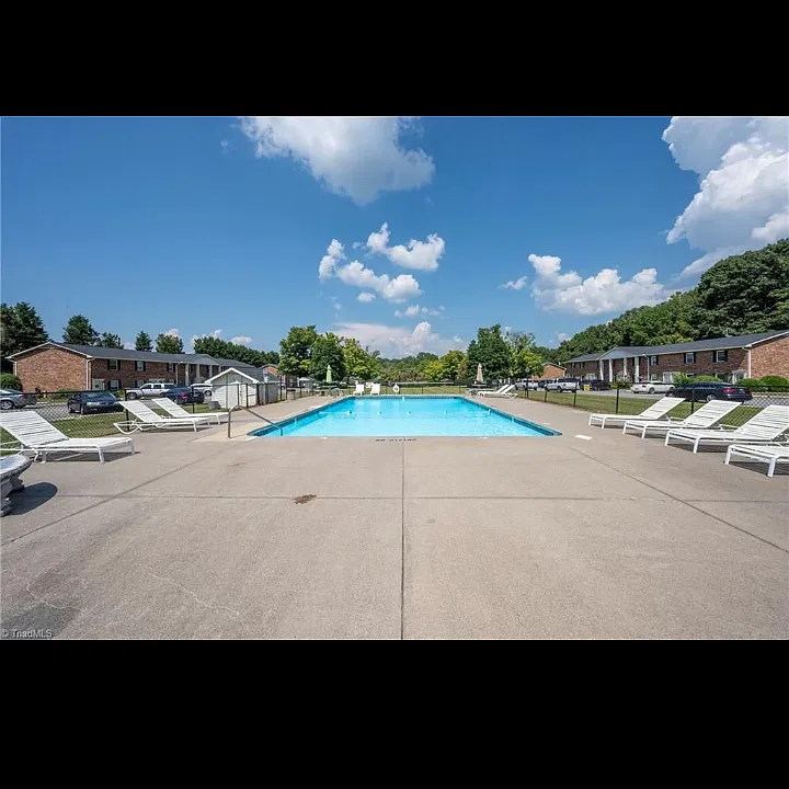 RELAX BY A CLEAN MODERN POOL AFTER A HARD DAY AT WORK