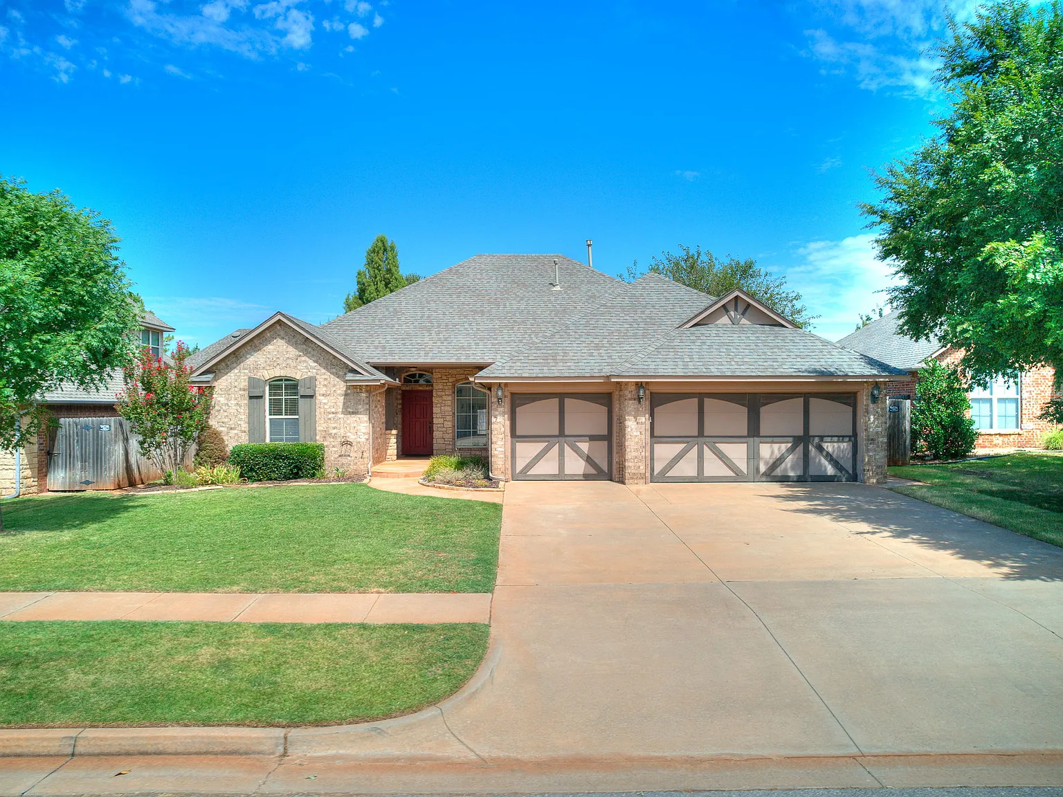 4 bed, 2089 sqft, $2,400 — Photo 2