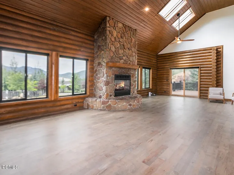8766 N Daybreaker Dr — Photo 4