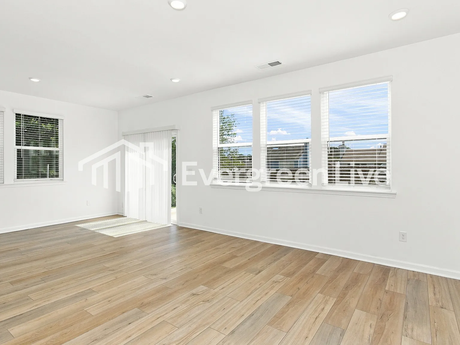 3 bed, 2.5 bath, 1846 sqft, $2,135 — Photo 3