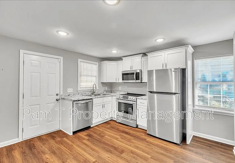 1024 W 39th St — Photo 12