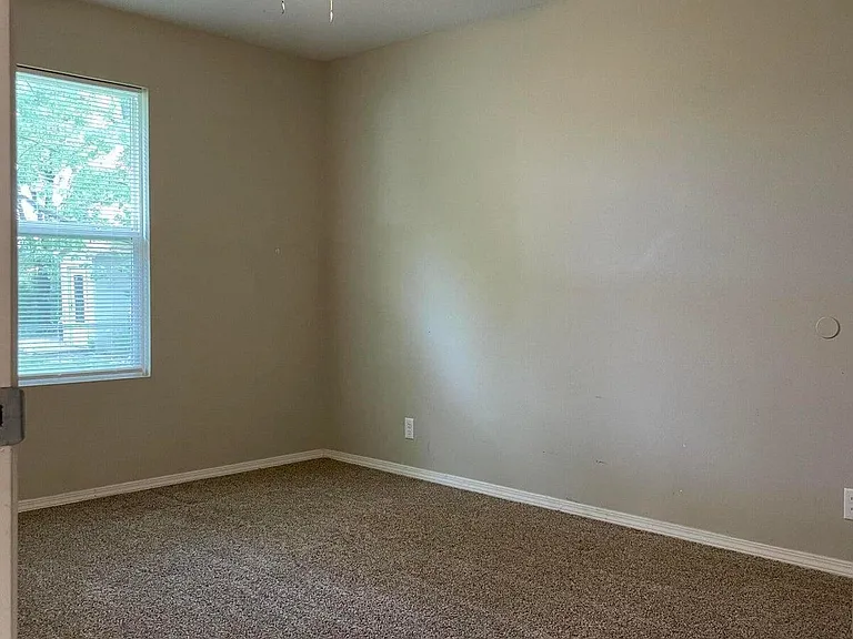 720 S Jackson Ave — Photo 6