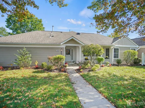 232 N Pondview Blvd, Monroe Township, NJ 08831