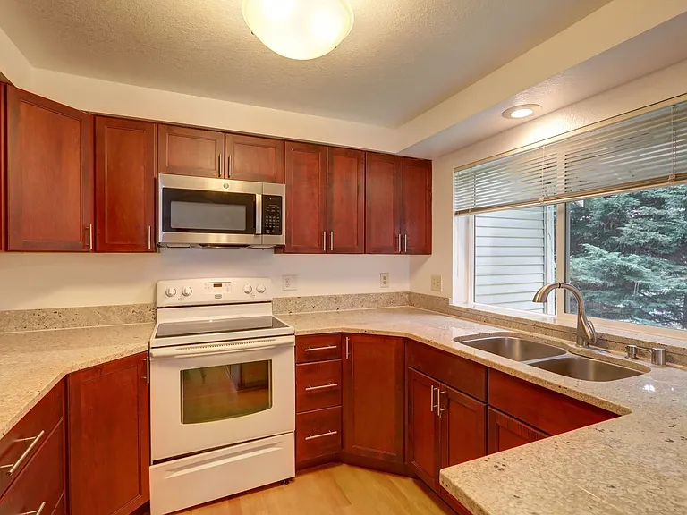 4231 NE 5th St #D203 — Photo 8