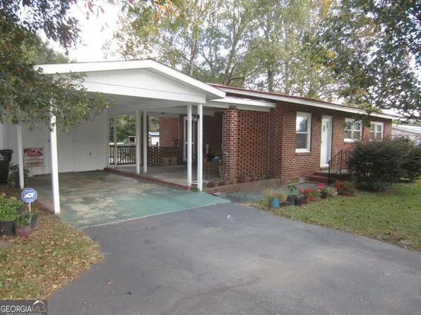 488 Gholston St, Comer, GA 30629