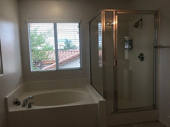 5th image of 33124 Aquamarine Cir