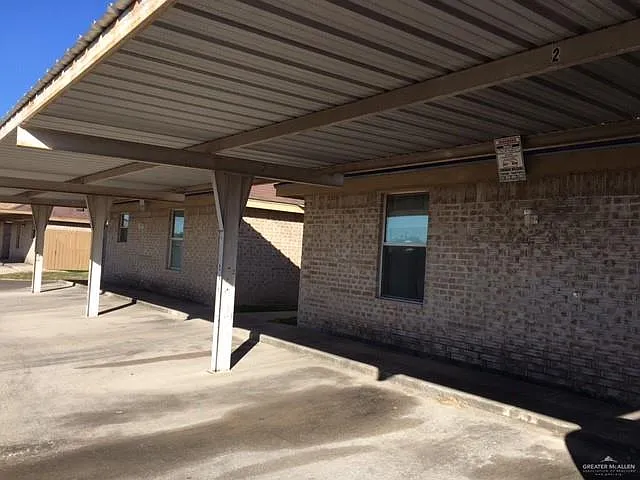 1302 S Diplomat Dr — Photo 3