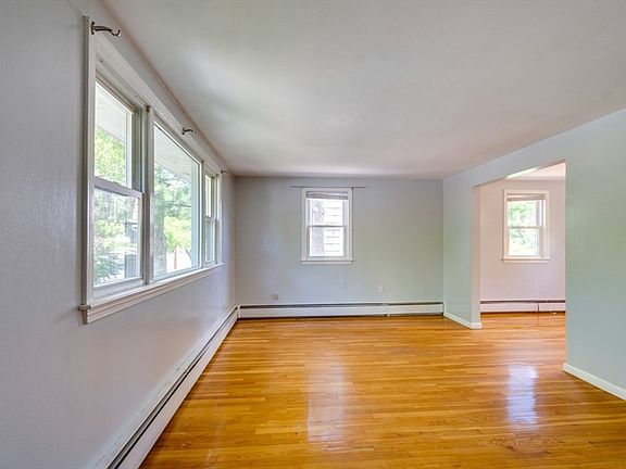 3rd image of 14 Bradford Rd #14