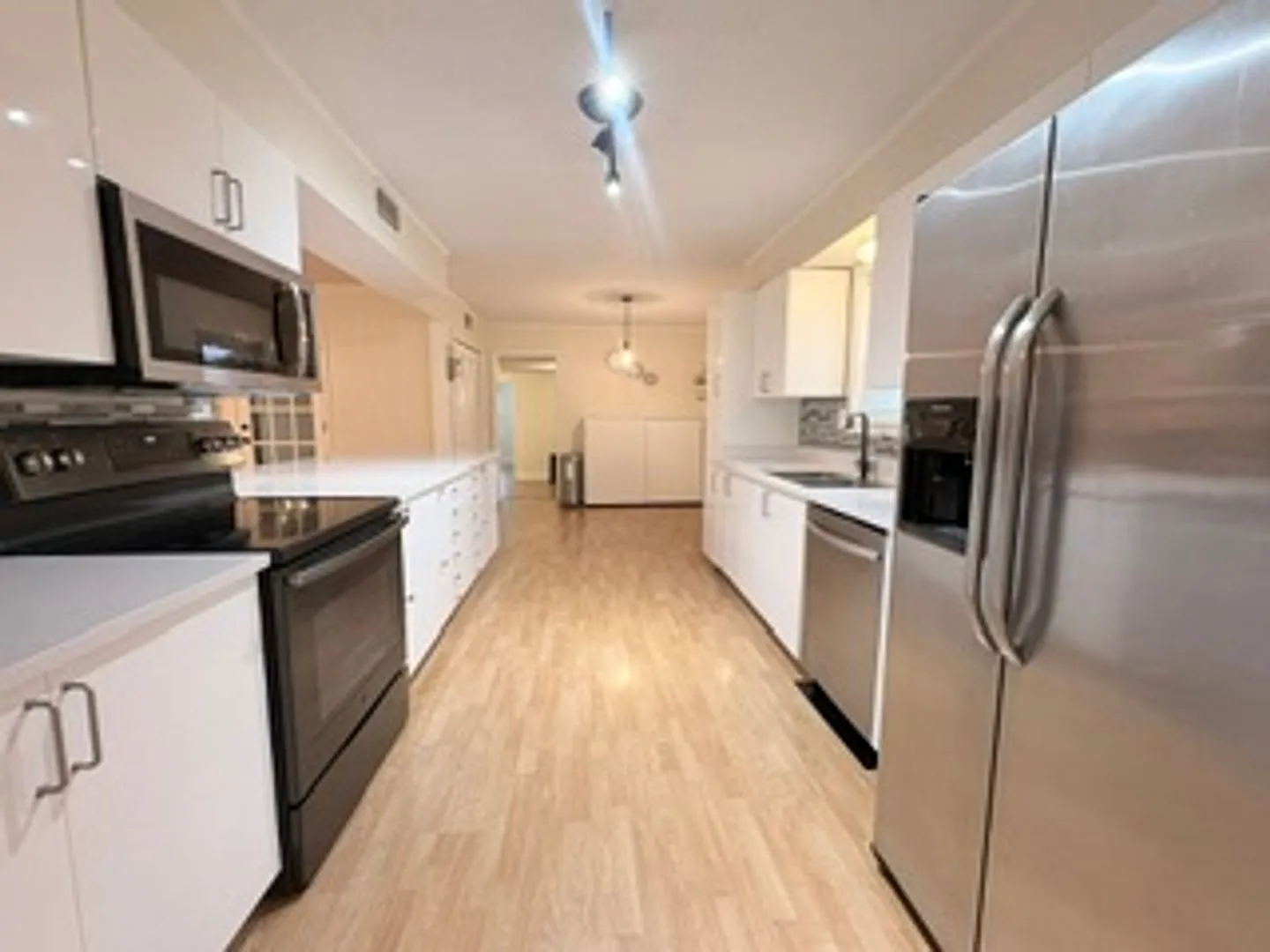 Spacious & Inviting Home in Bartlett Convenient Location! Bedroom with Private Entrance! Shed in ... — Photo 4