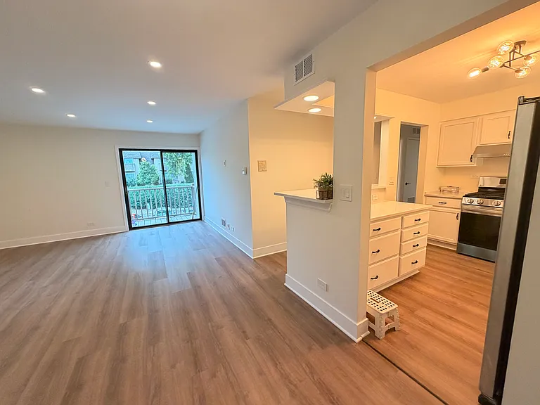 7353 Blackburn Ave #206 — Photo 13