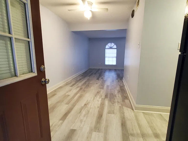 BACKDOOR VIEW
NEW FLOORING AND PAINT