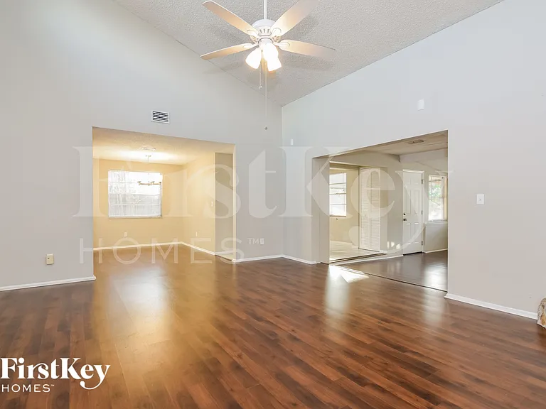 6708 Timberlane West Dr — Photo 3