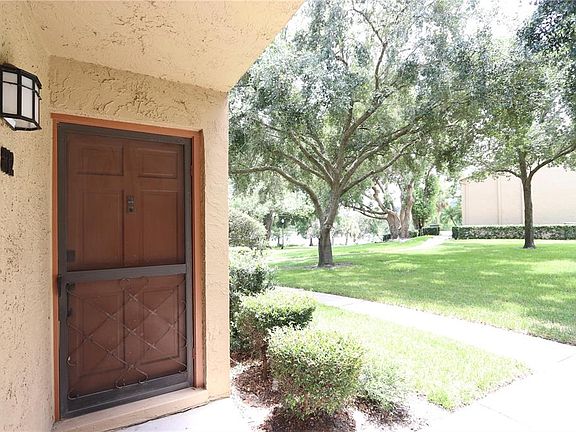 4th image of 812 PARK LAKE CIRCLE #7