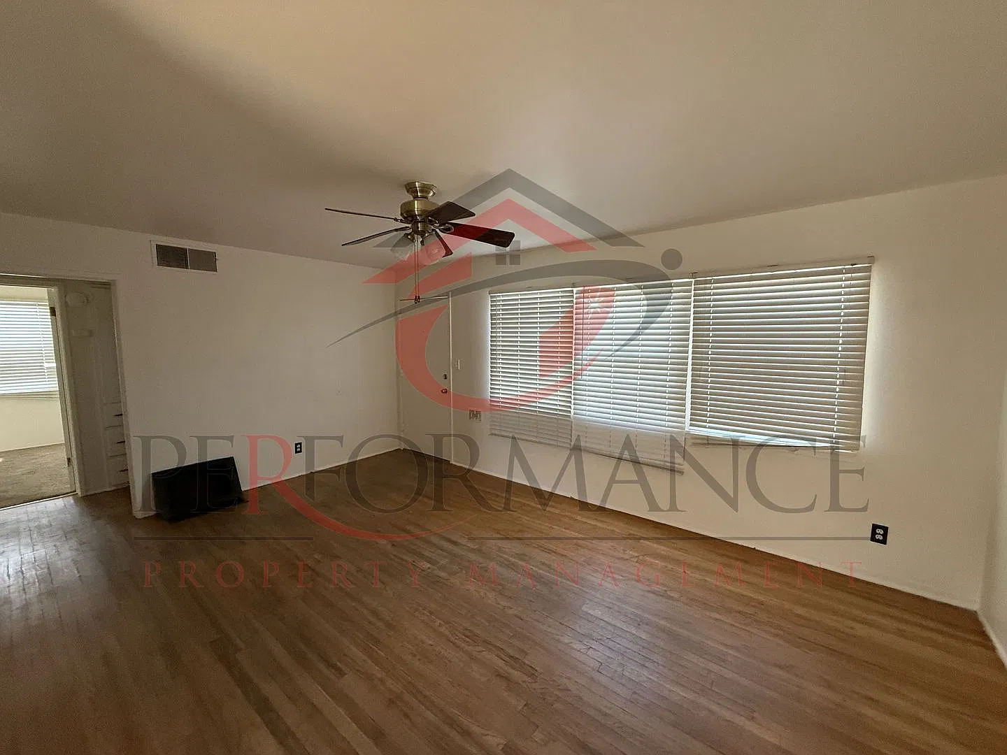Cozy 2Bed/1 Bath in Taft, RBP & Deposit Alternative Option — Photo 2