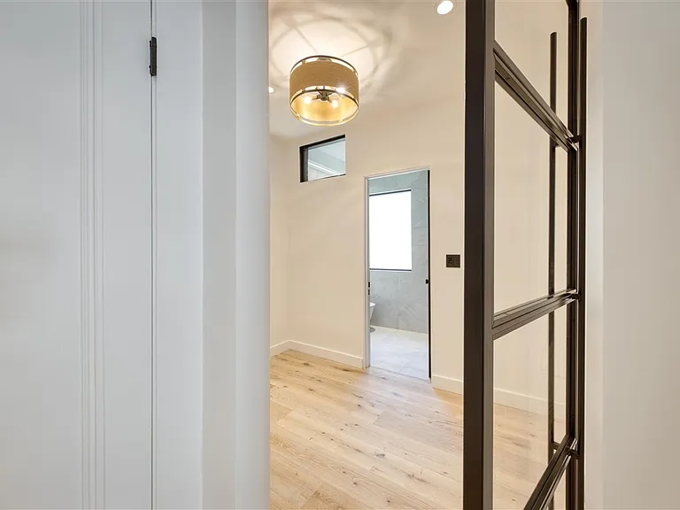 2145 Franklin St #4 — Photo 22