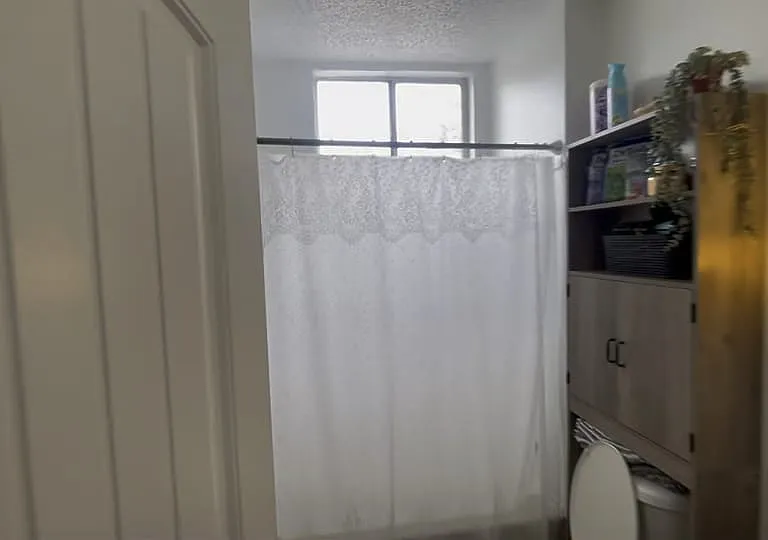 1033 W Hickory St — Photo 14
