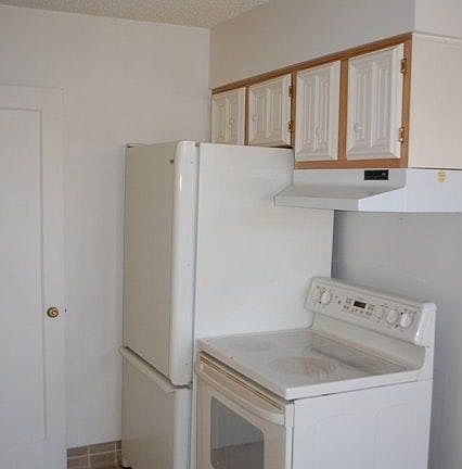 Gas Range and Refrigerator