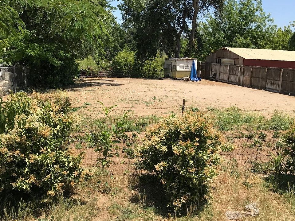 1st image of 2469 Parkdale Dr