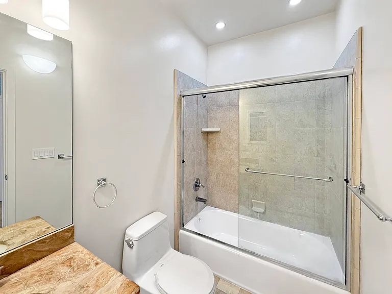 563 Minna St #2 — Photo 12