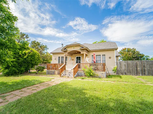 1404 W Walker St, Breckenridge, TX 76424