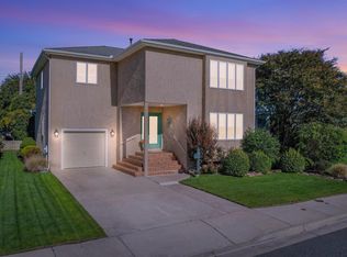 21 Seaside Ct, Margate, NJ 08402