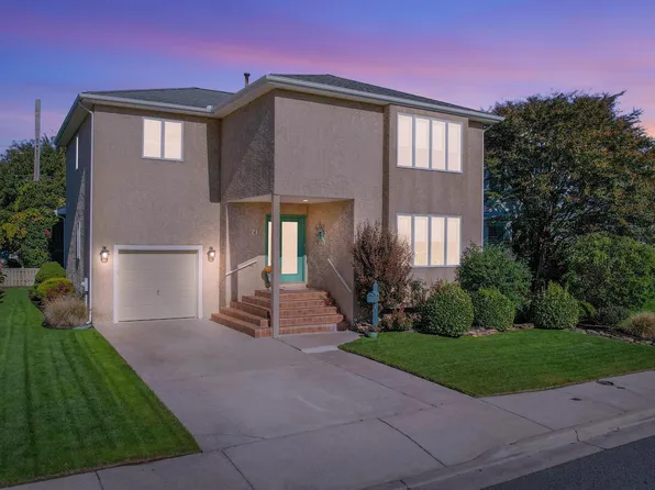 21 Seaside Ct, Margate, NJ 08402