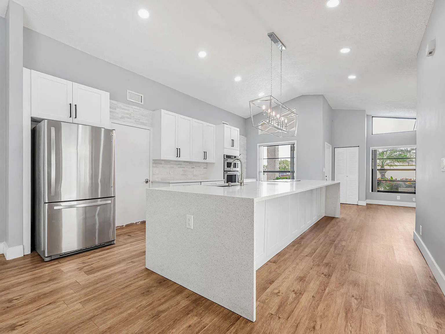 3 bed, 2.0 bath, 1580 sqft, $4,400 — Photo 4