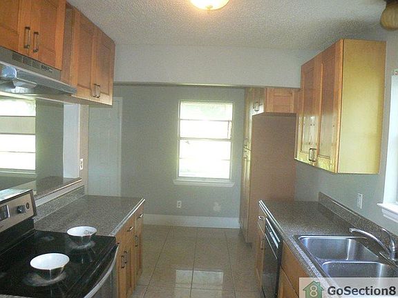 4th image of 4421 Princeton Dr