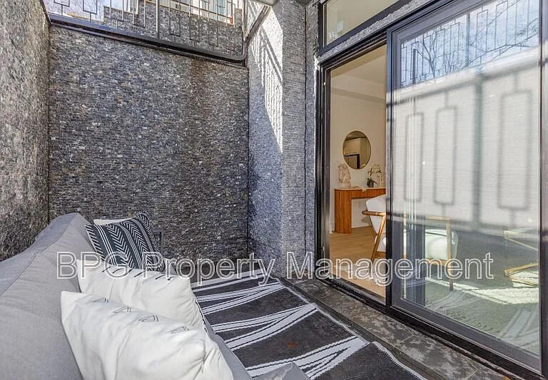 3921 W St NW #1 — Photo 26