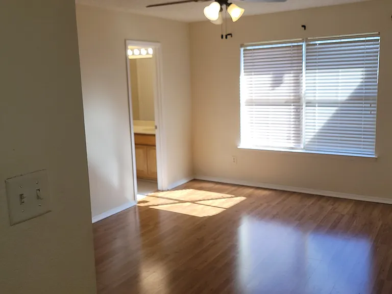 5701 Alicante Dr — Photo 15