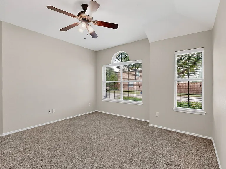 1037 Johnson City Ave — Photo 16